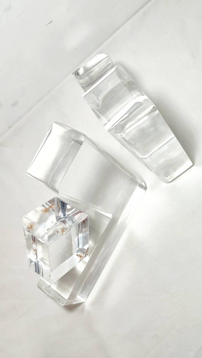 Par de sujeta libros de metacrilato. España, 1980s.