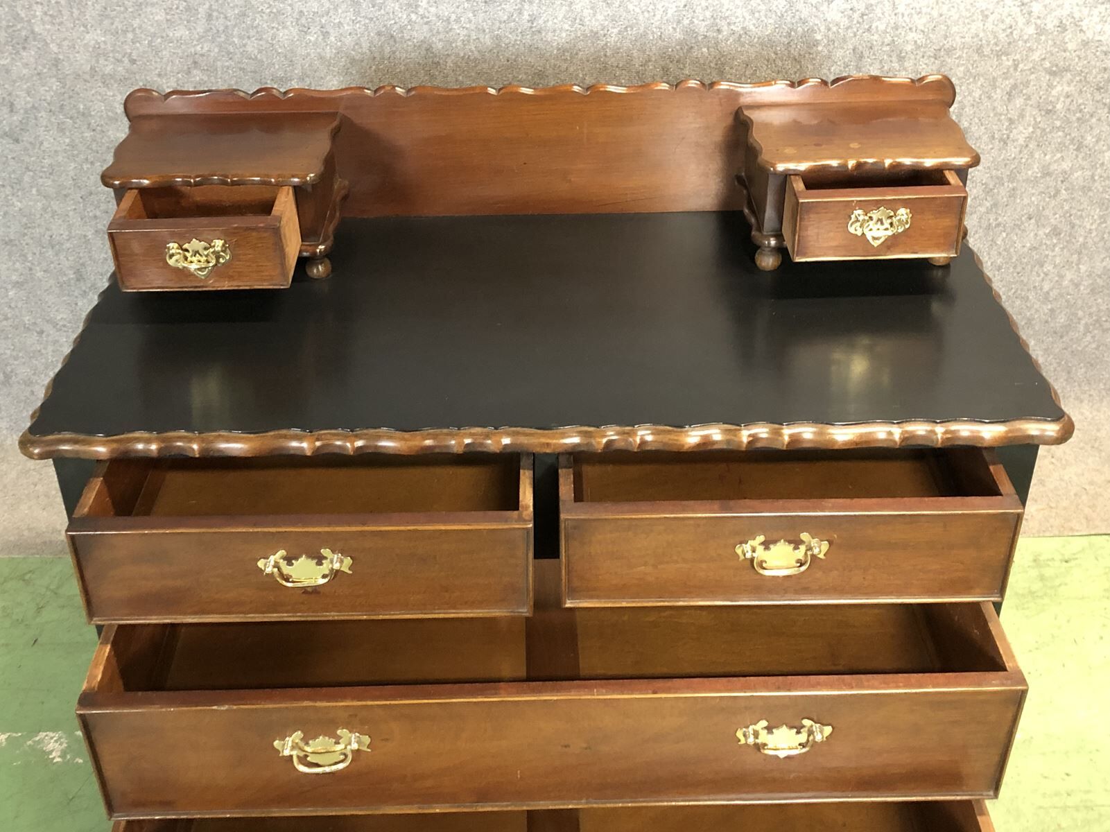 Early twentieth mahogany dresser