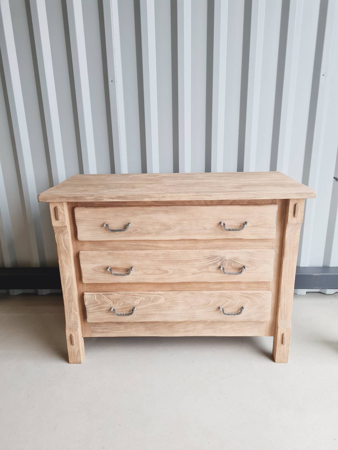 Solid wood chest of drawers