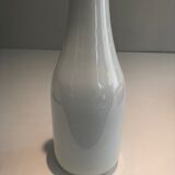 Vase en verre opalin blanc