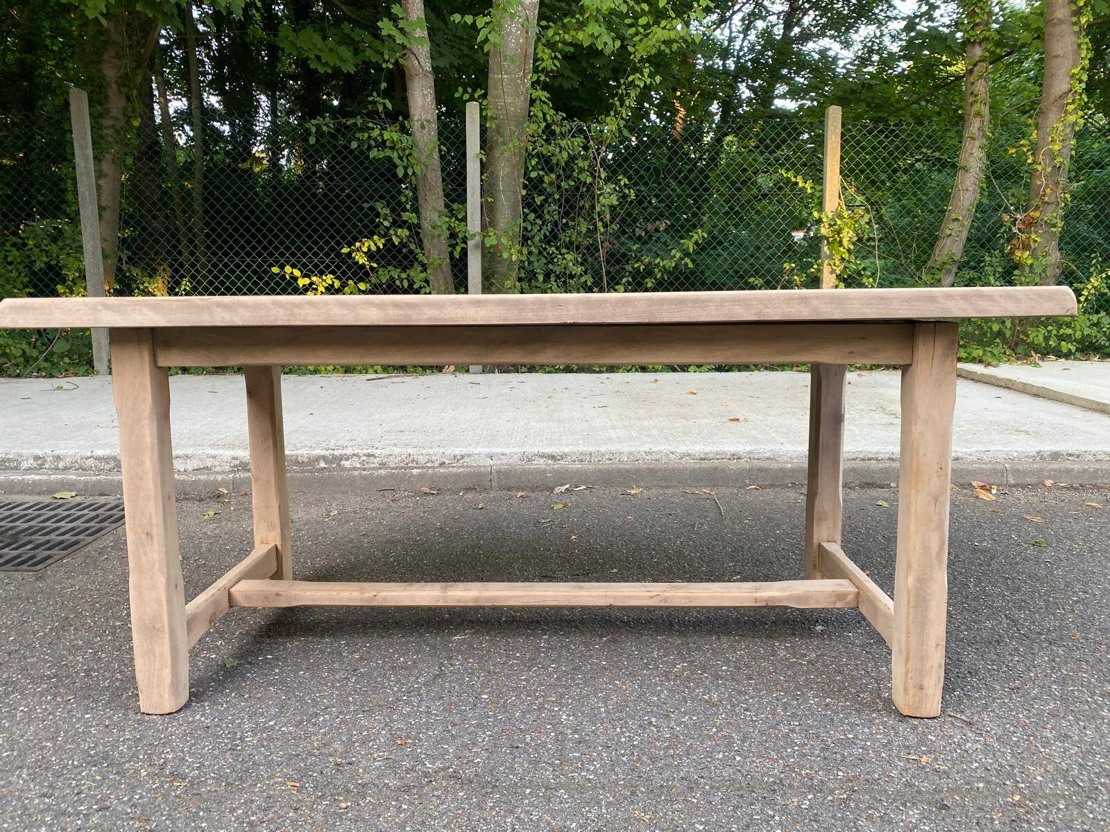 Table à manger de ferme rénovée en bois brut du XXème 180cm