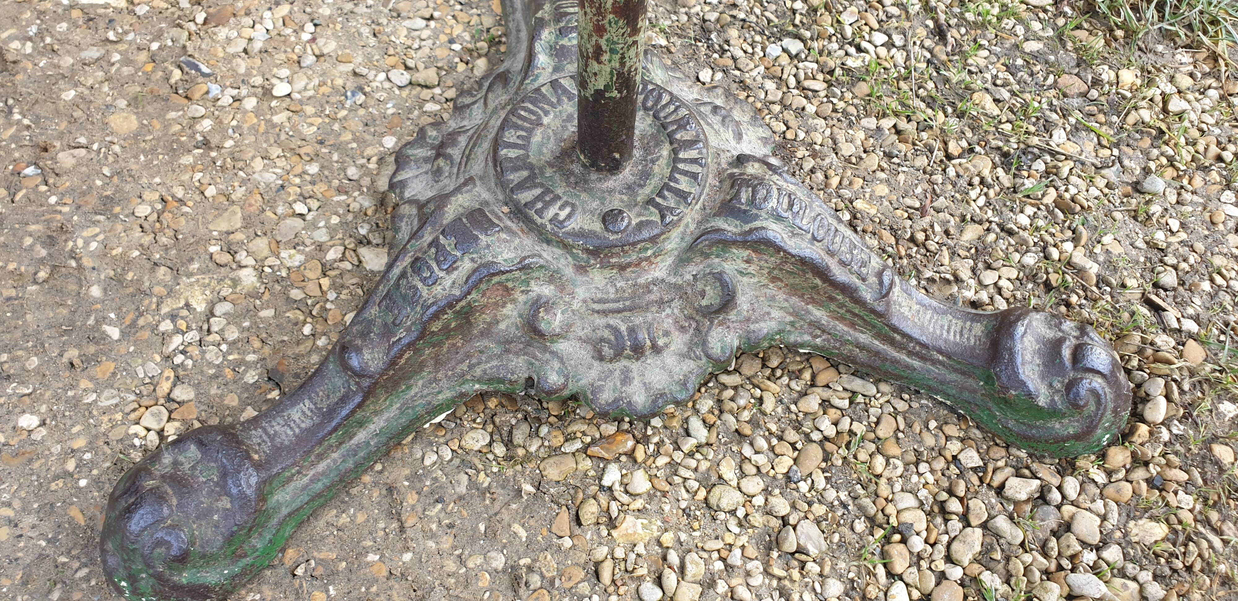 Pedestal bistro table