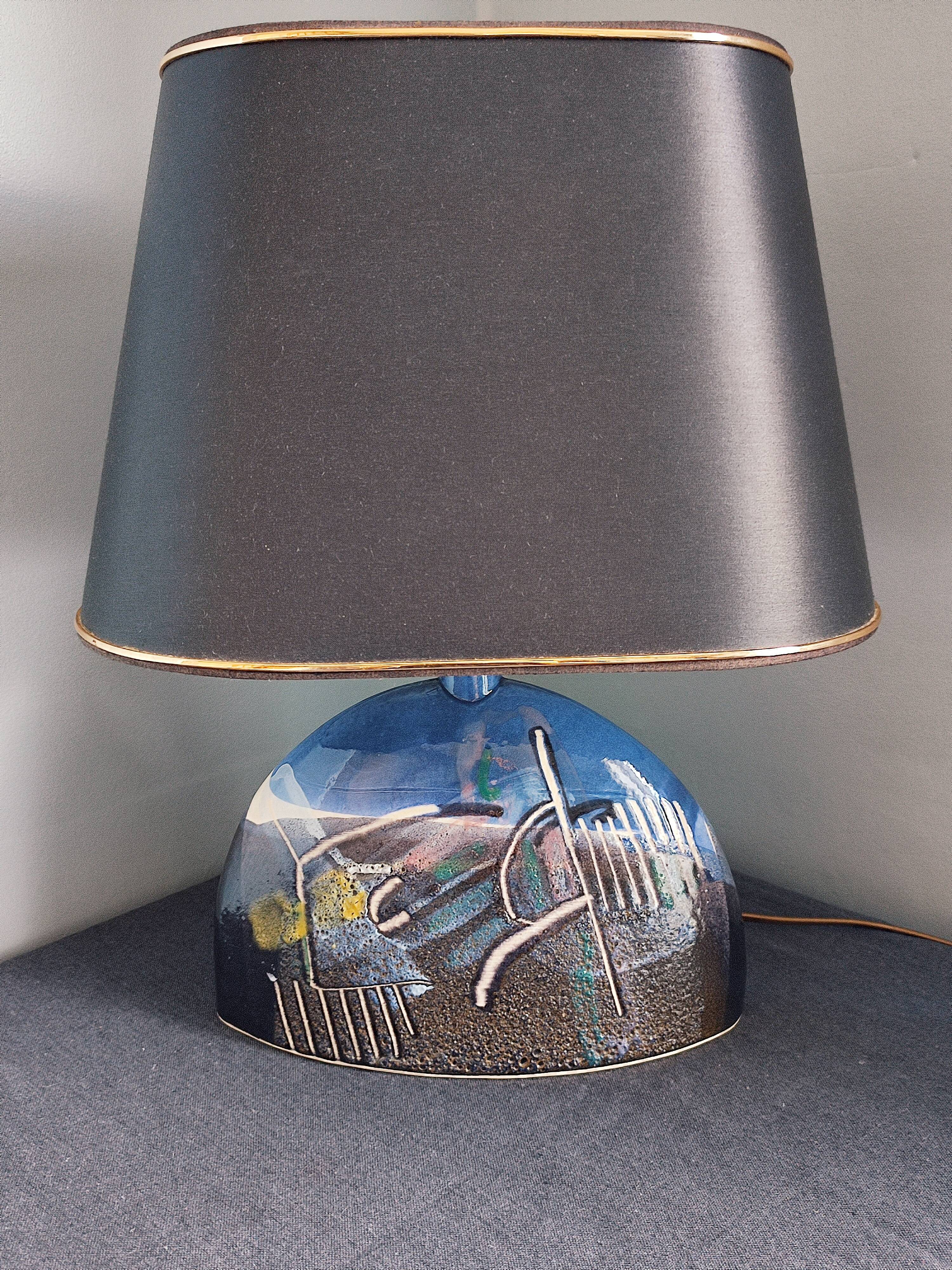 Table lamp with its vintage ceramic lampshade