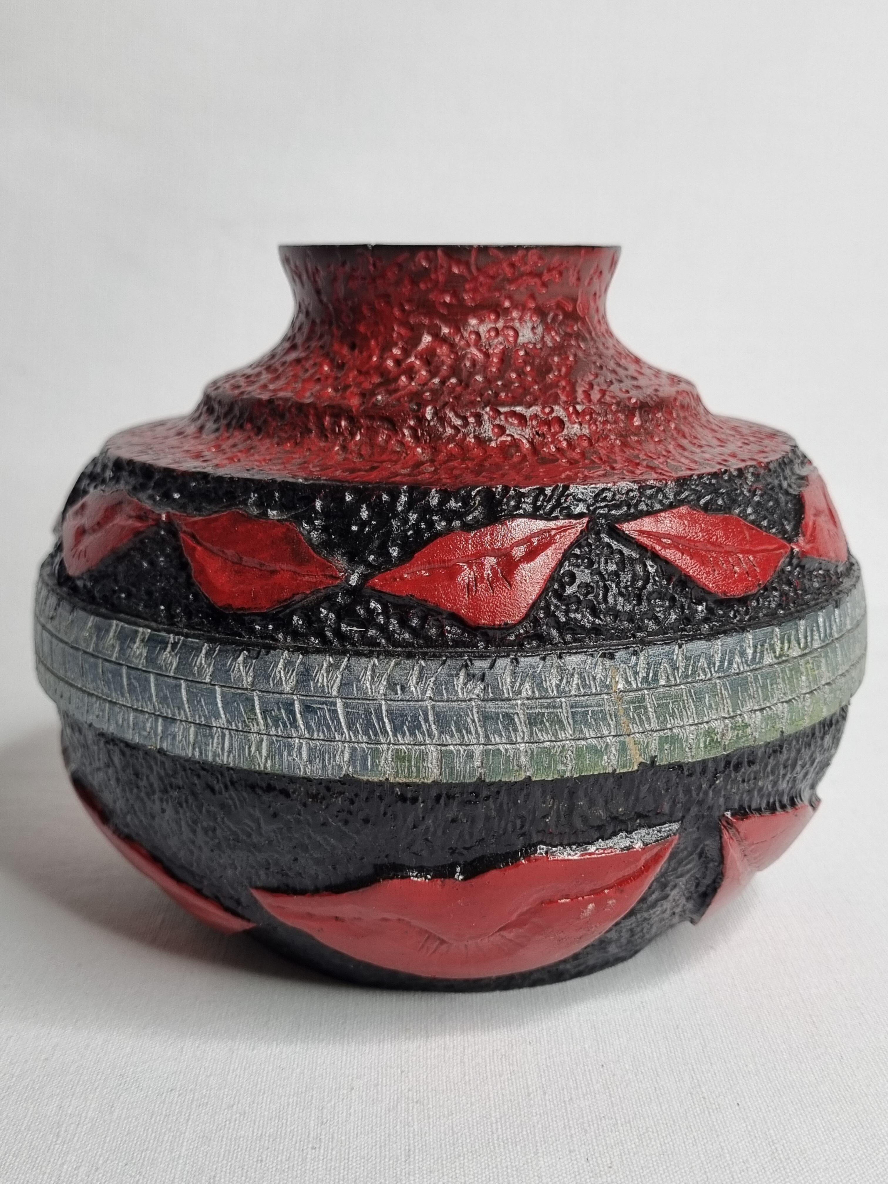 Decorative birch ball vase "kisses" signed, 12.5 cm