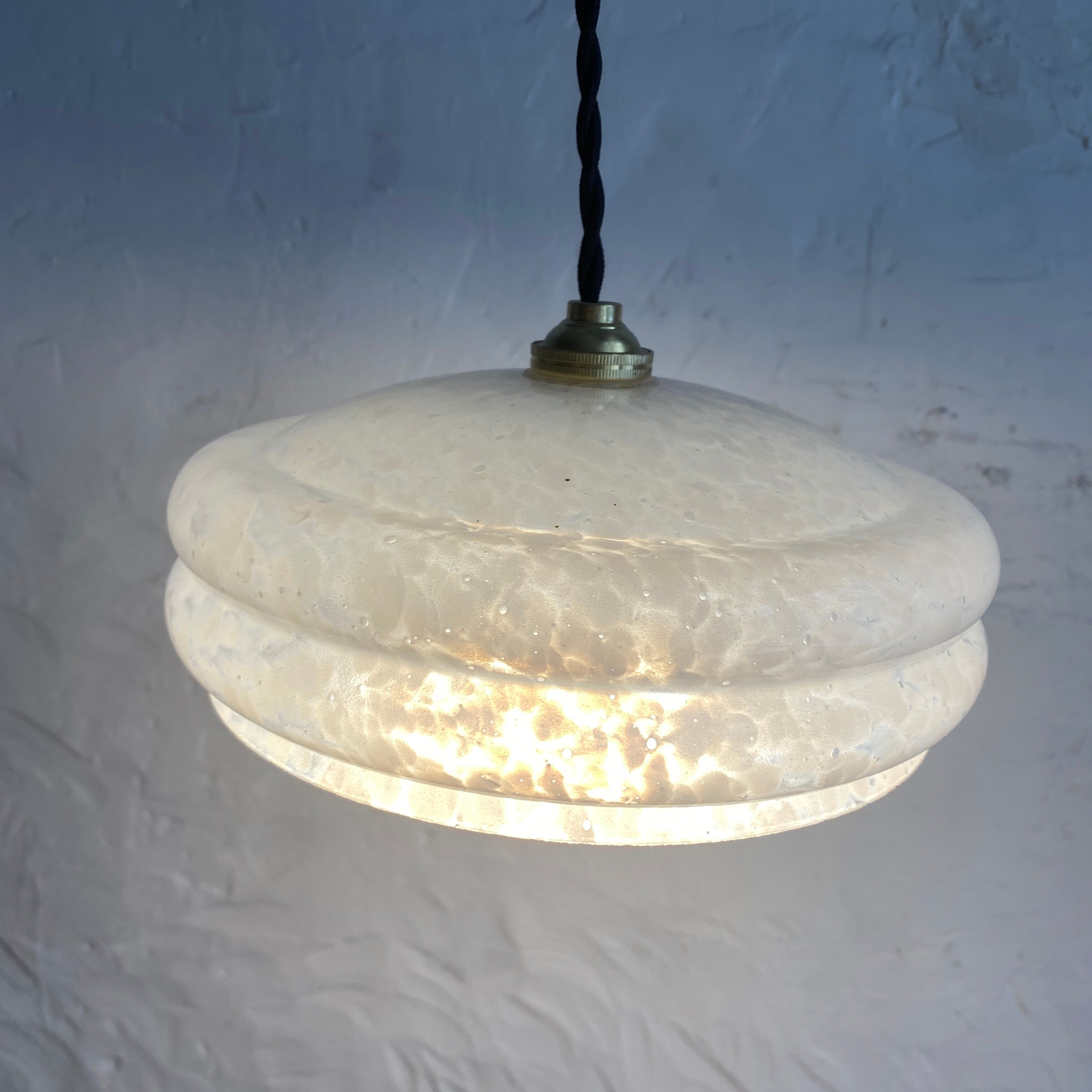 Suspension verre de clichy blanc vinatge