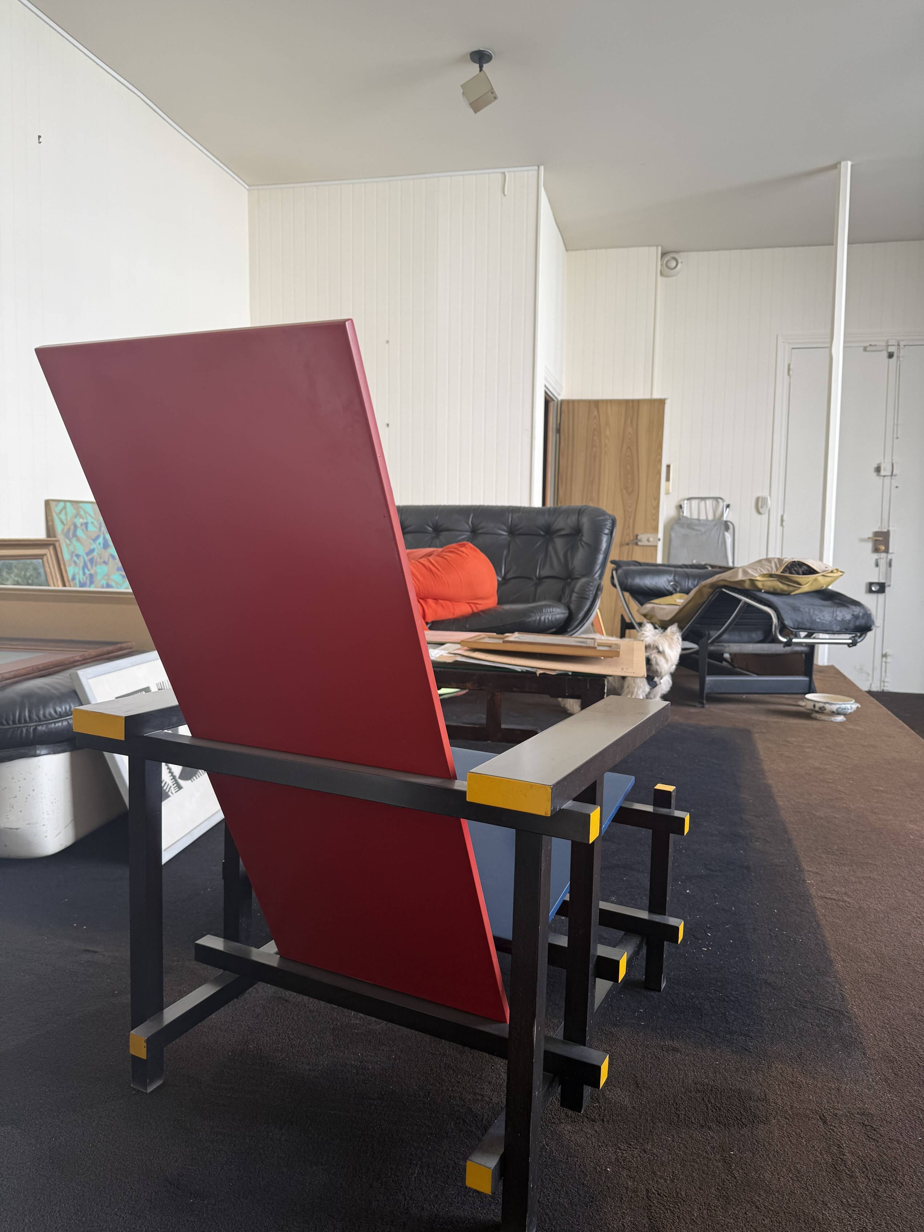 Cassina armchair in Rietveld style – Italian design from the 1980s.