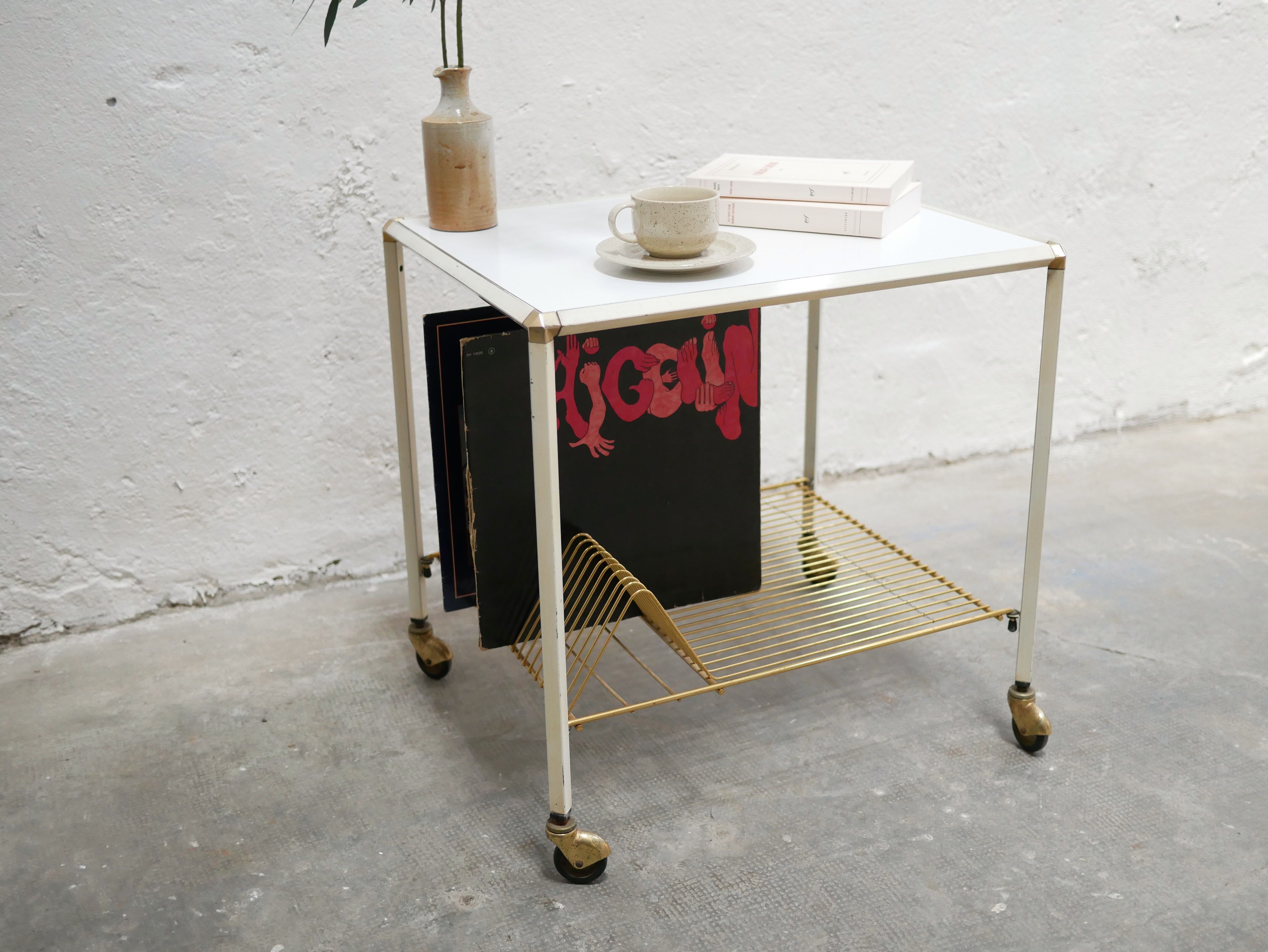 Furniture ranges vintage vinyls on wheels