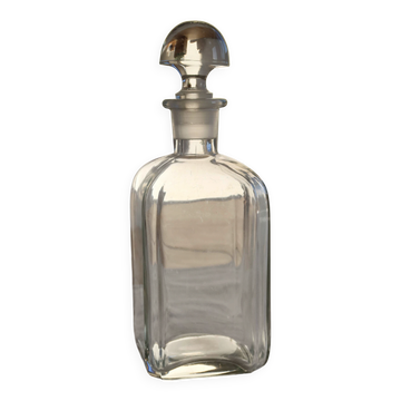 Carafe ancienne en verre avec bouchon