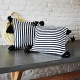 Coussin berbère blanc et noir lignes moyennes