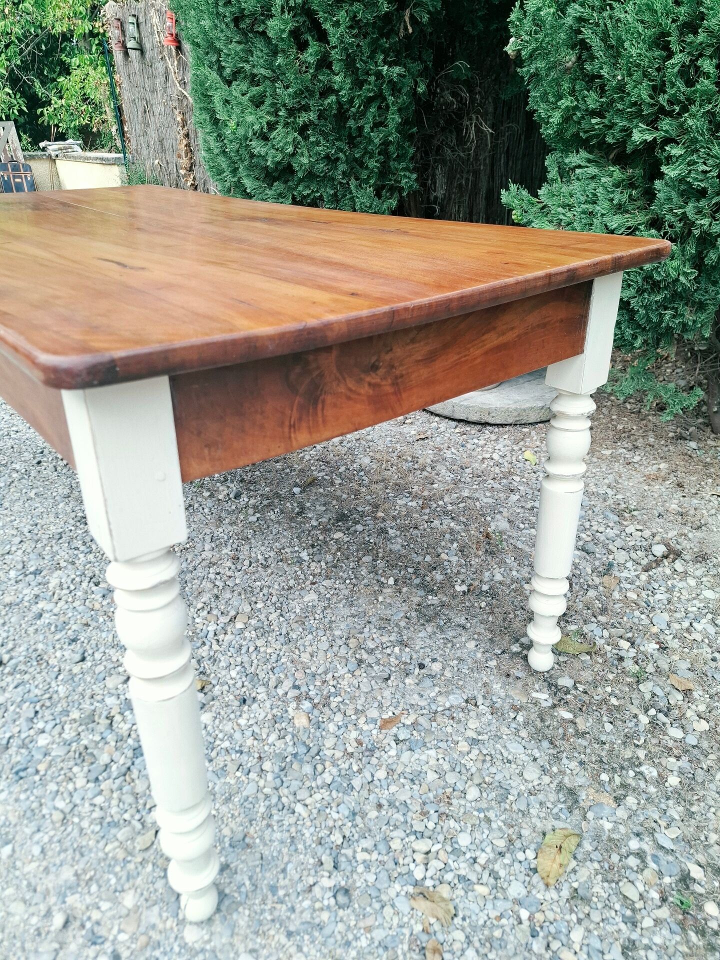 Farm table