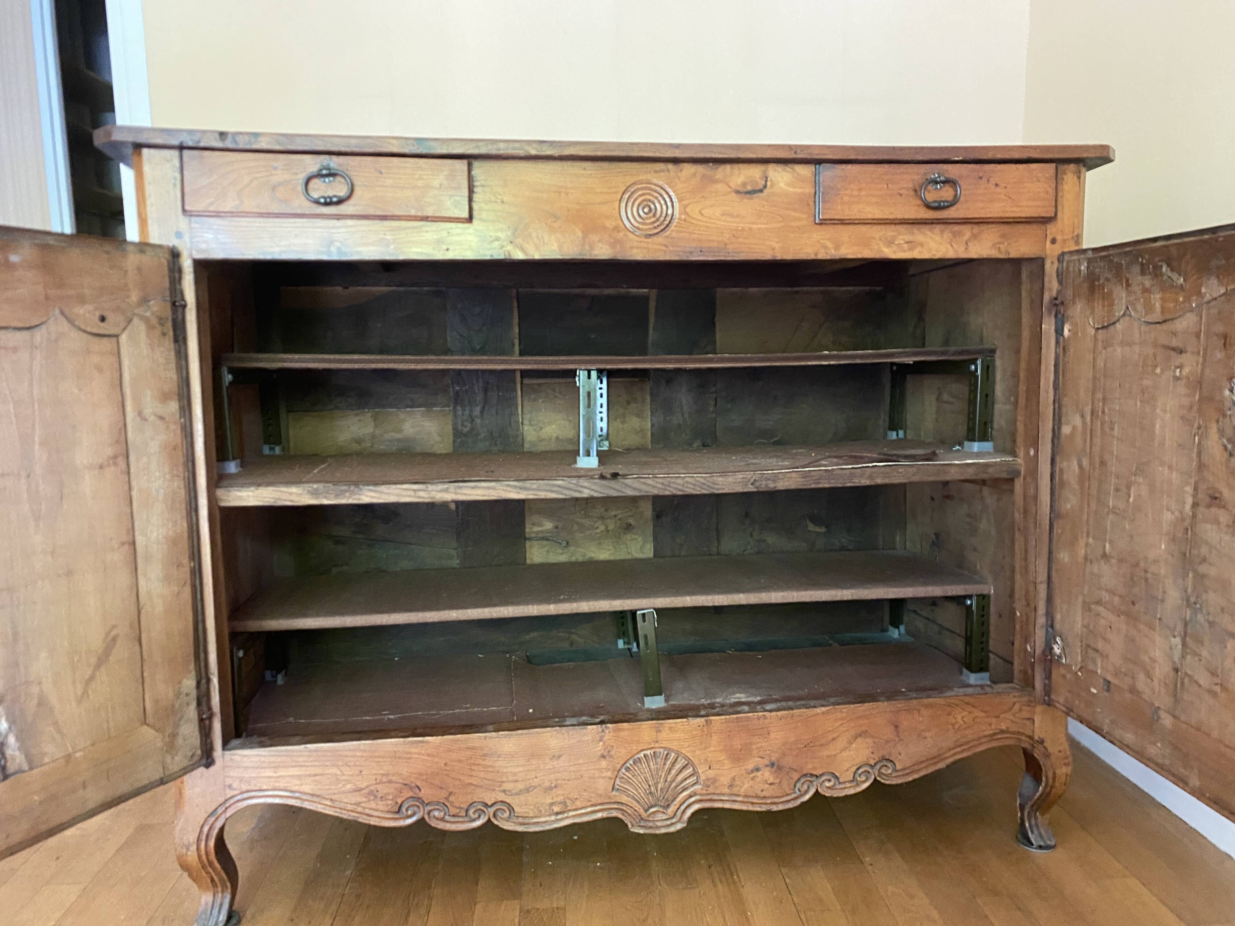 Basque sideboard