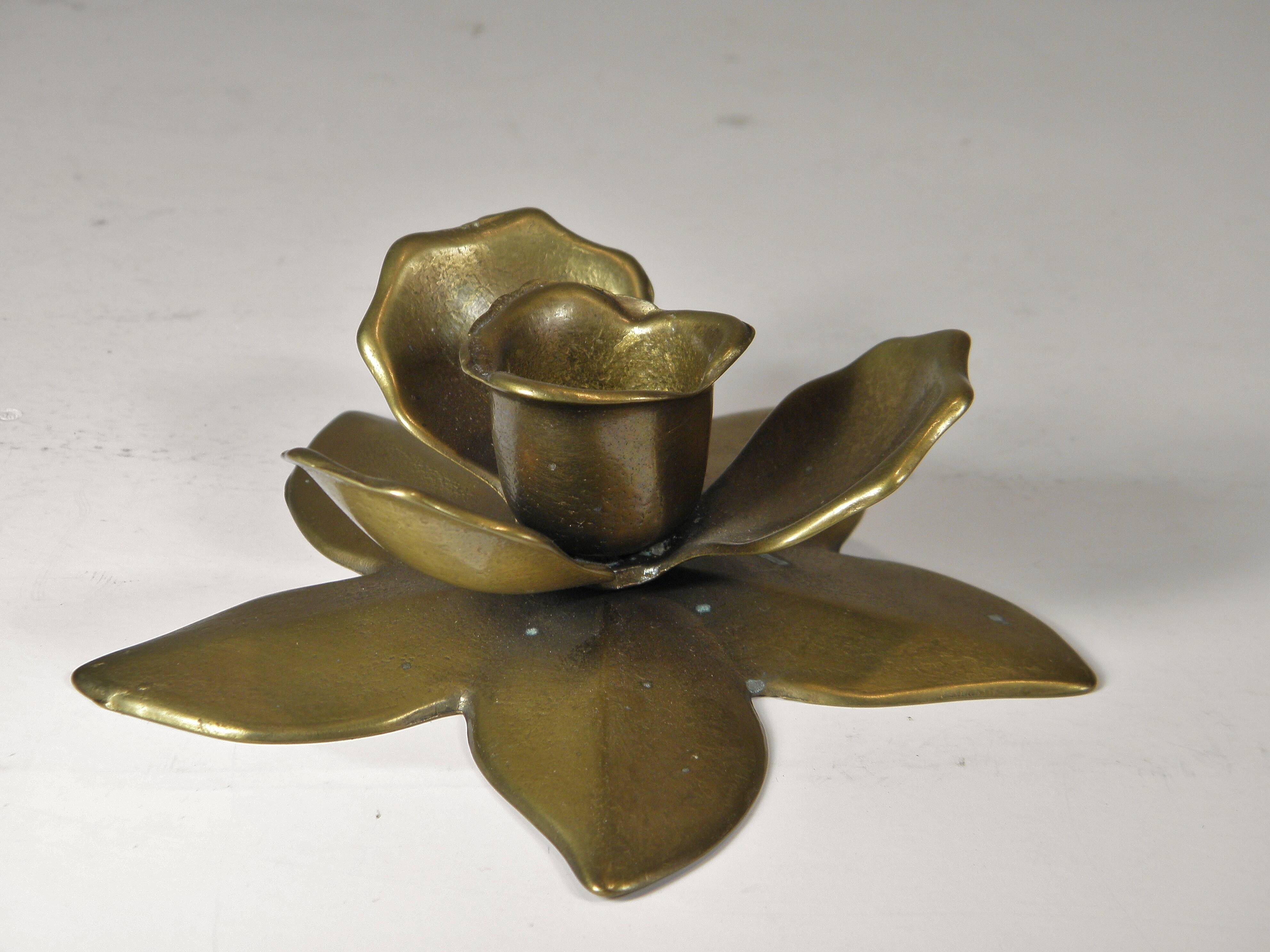 Two "flowers" candle holders in brass - 1970s