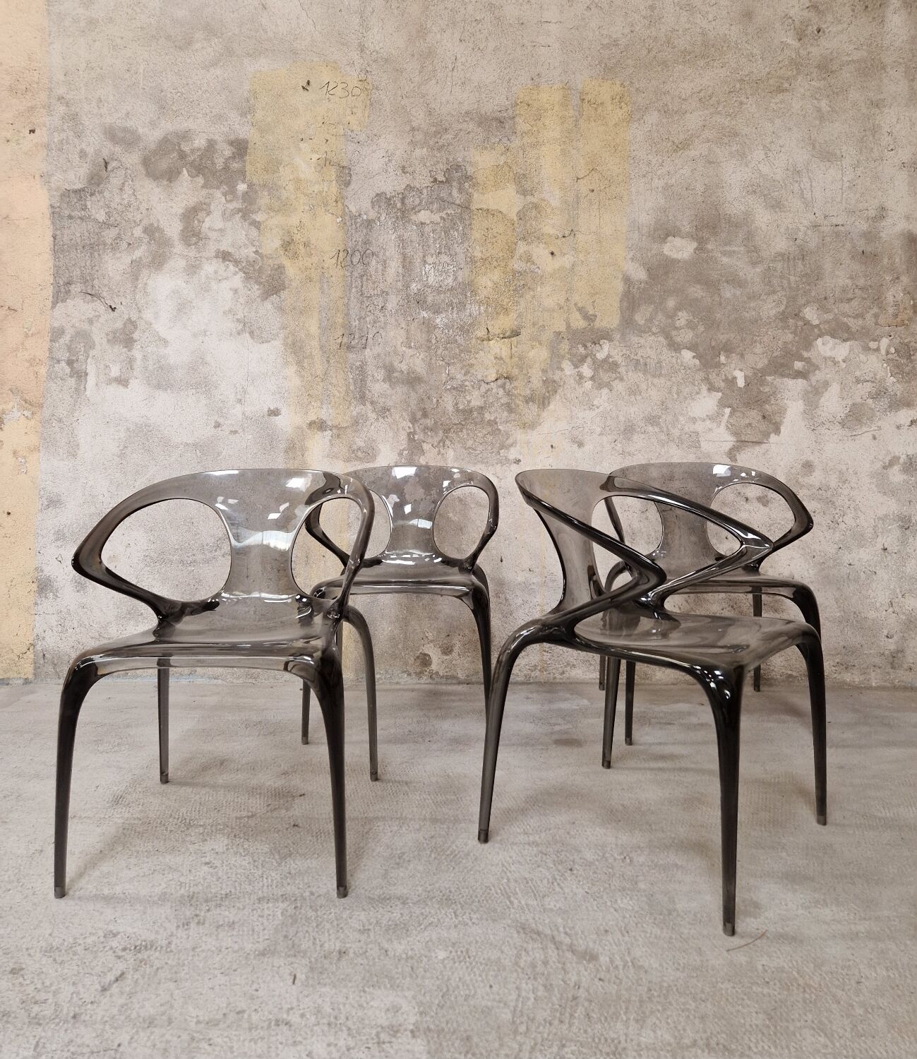 4 chairs Ava bridge design Roche Bobois