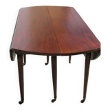 Round table with 6 spindle legs in mahogany, extendable