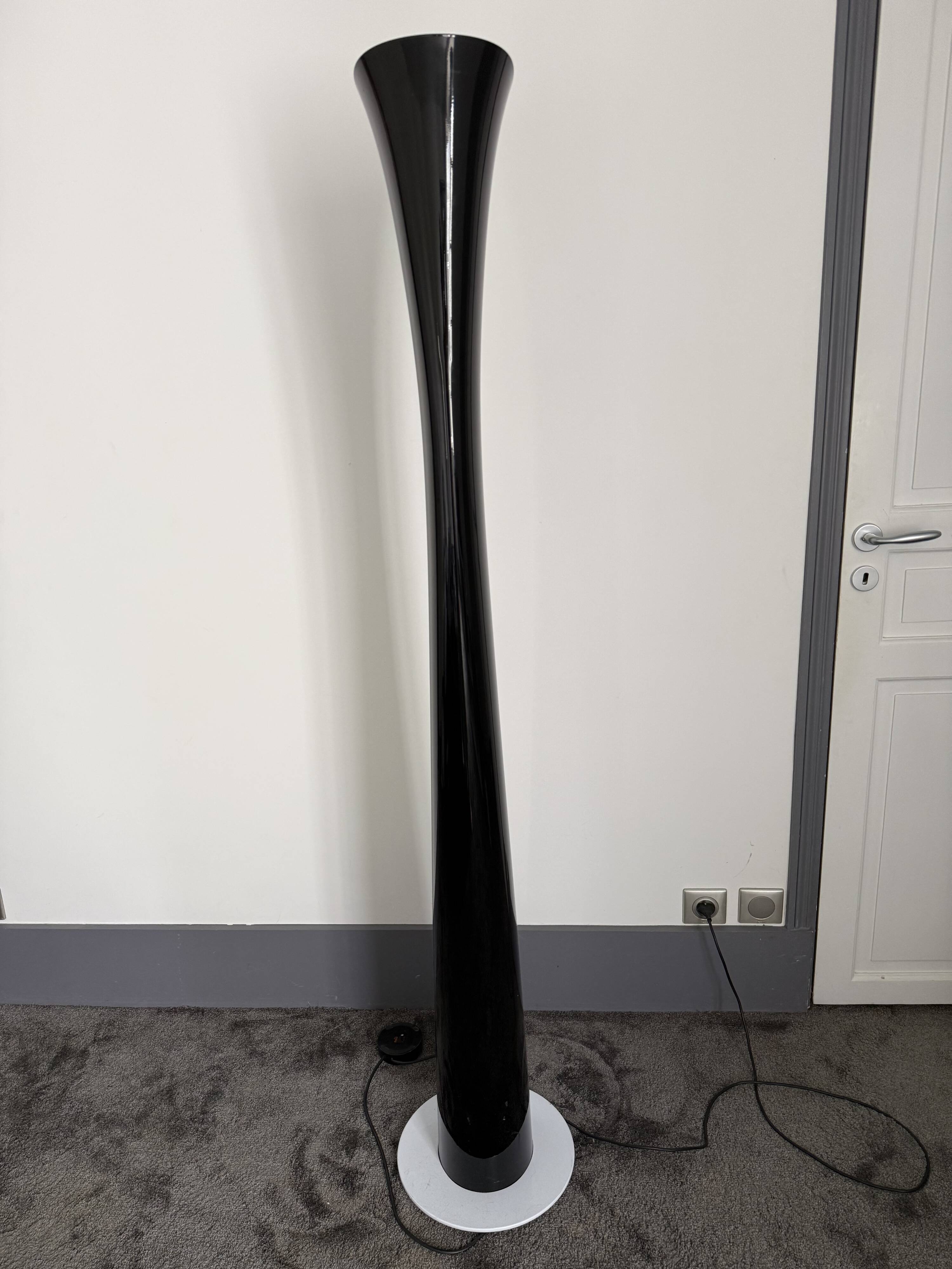 Cadmo black floor lamp