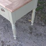 Old green wood 4-drawer desk in Luxembourg raw wood