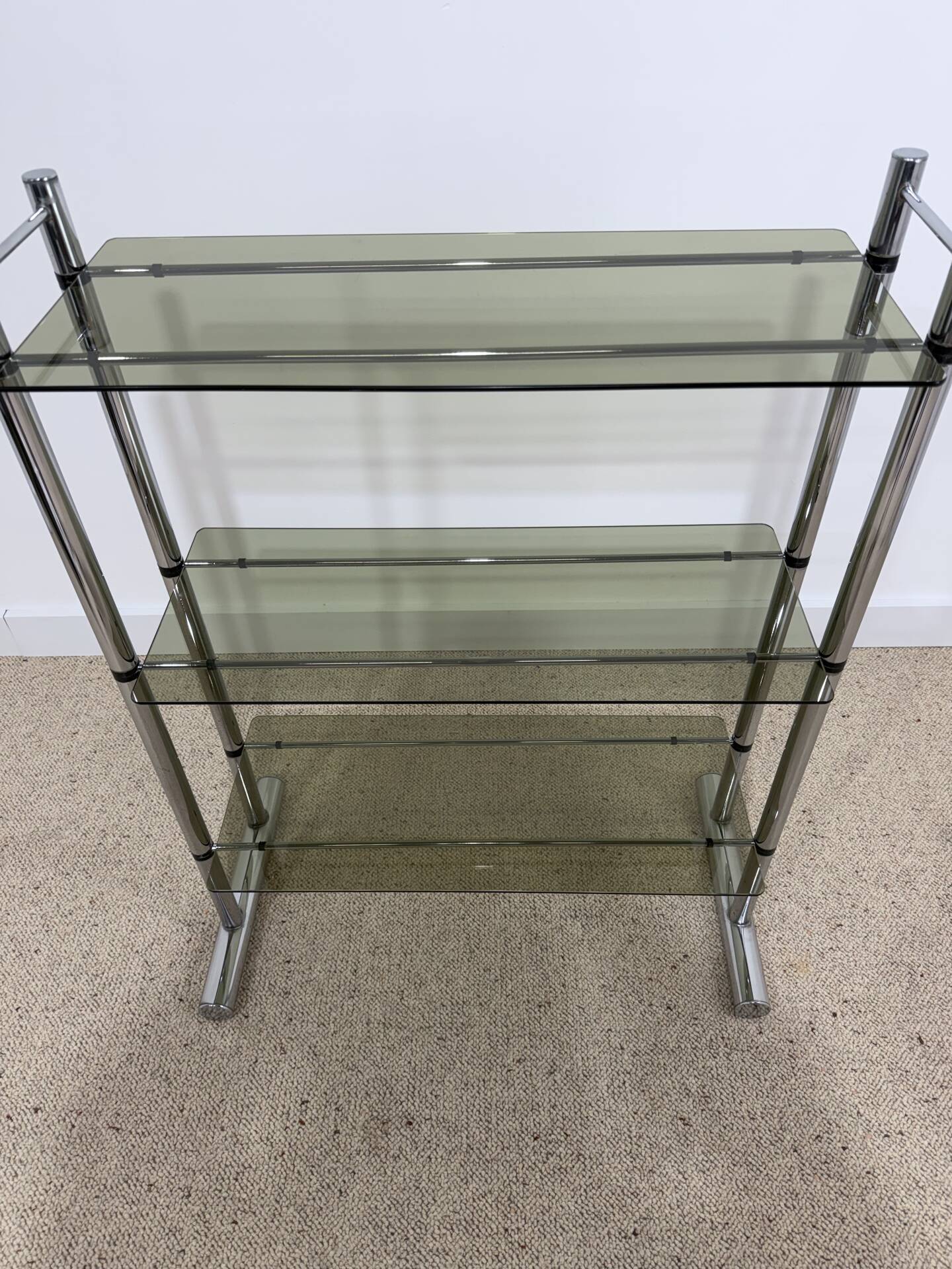 Étagère vintage années 70 en verre fumé et métal chromé 