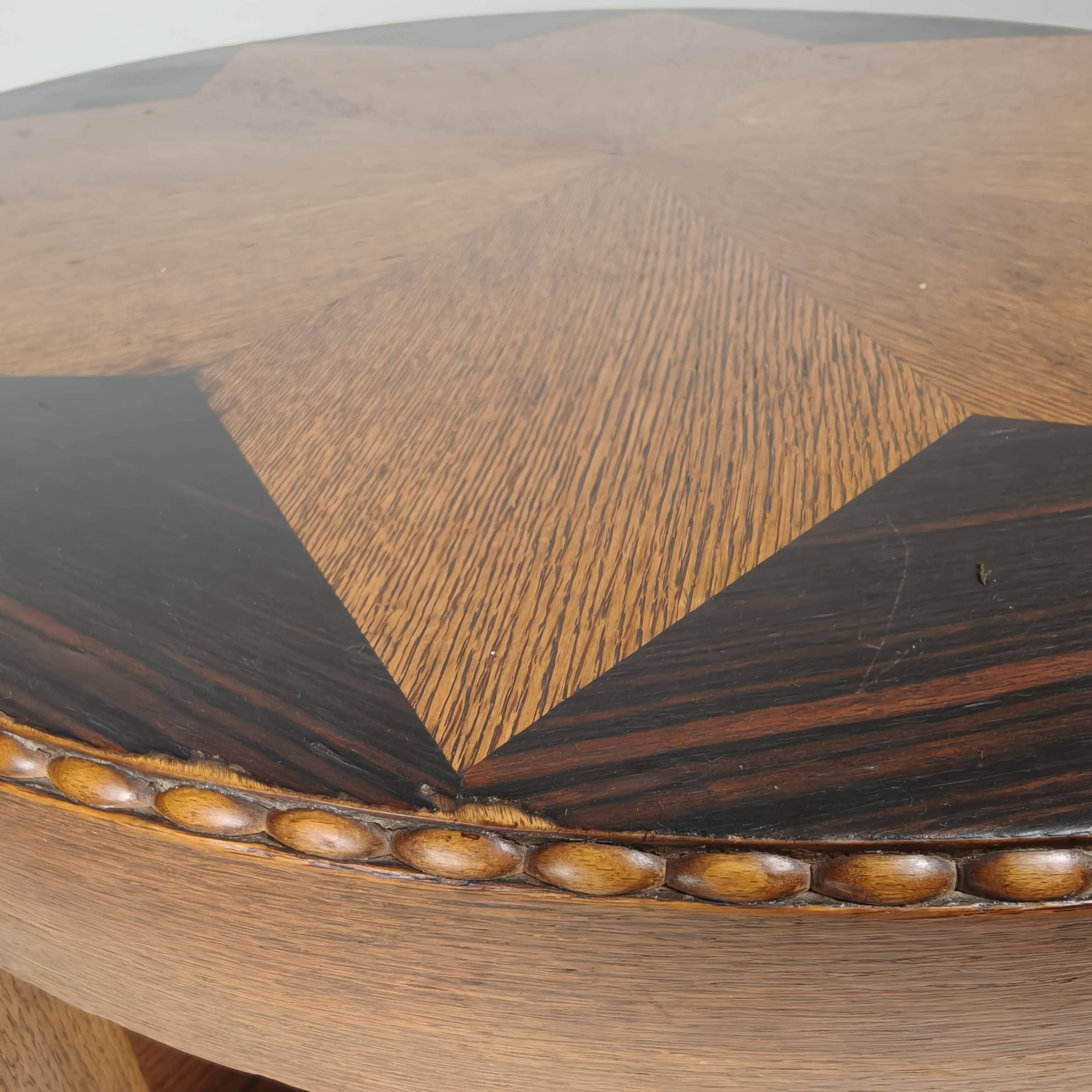 Table d'appoint Amsterdam School / Art Déco avec plateau incrusté d'étoiles vers 1920