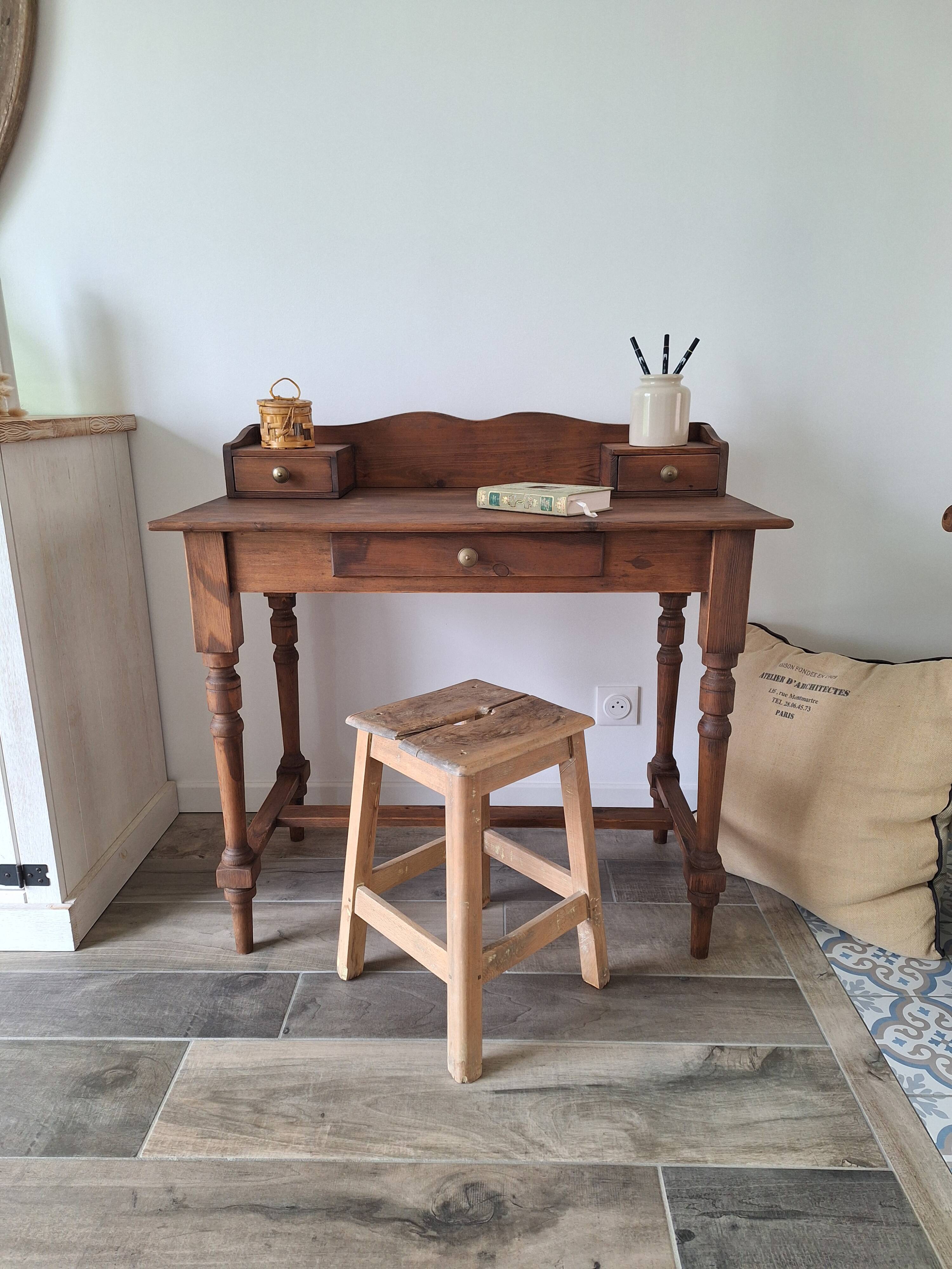 Antique solid wood desk with tiers – metal handles