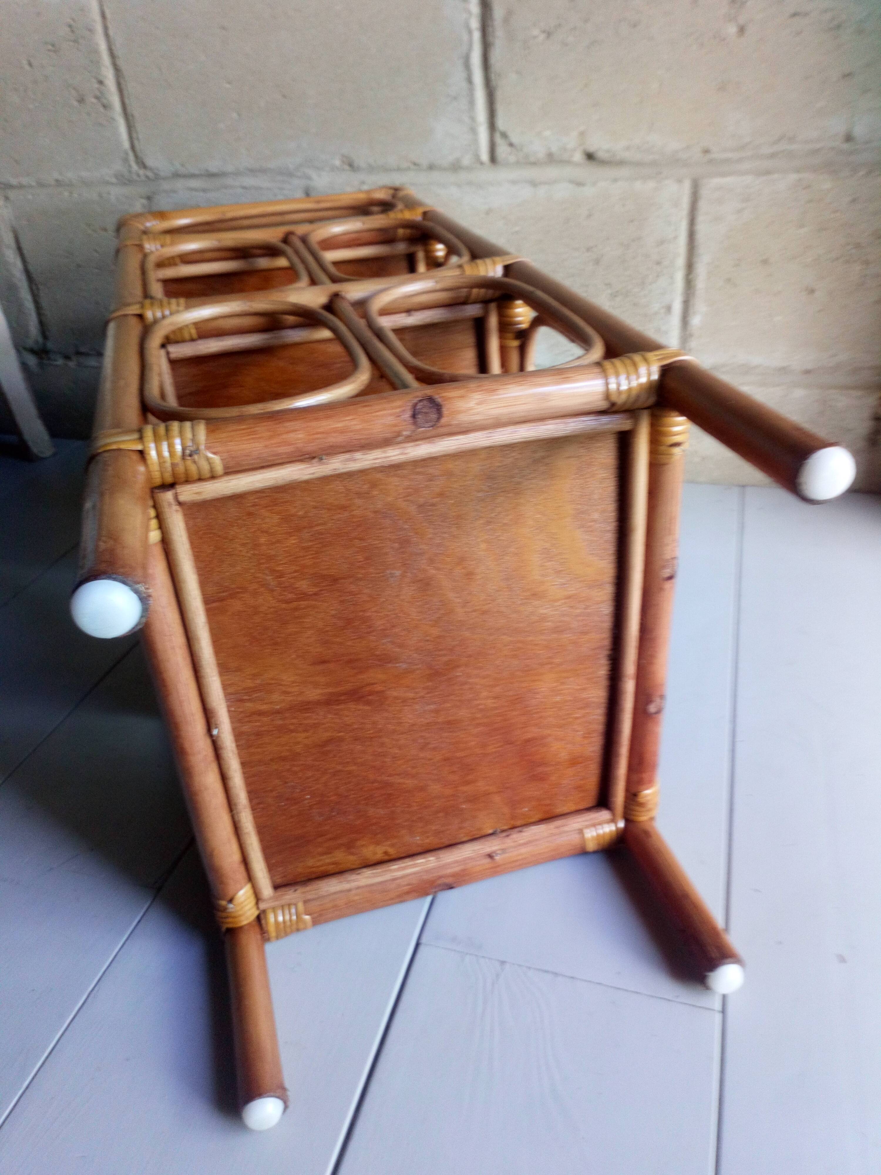 Shelf selette on wooden feet and vintage rattan