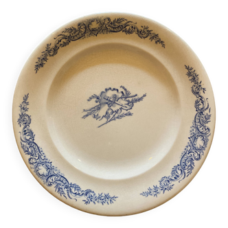 Assiettes plates terre de fer modèle Louis XV