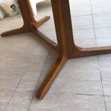 Baumann extendable oval dining table