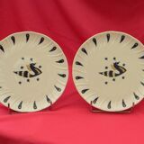 Lot de 2 assiettes à dessert en porcelaine . décor de jean picart le doux.