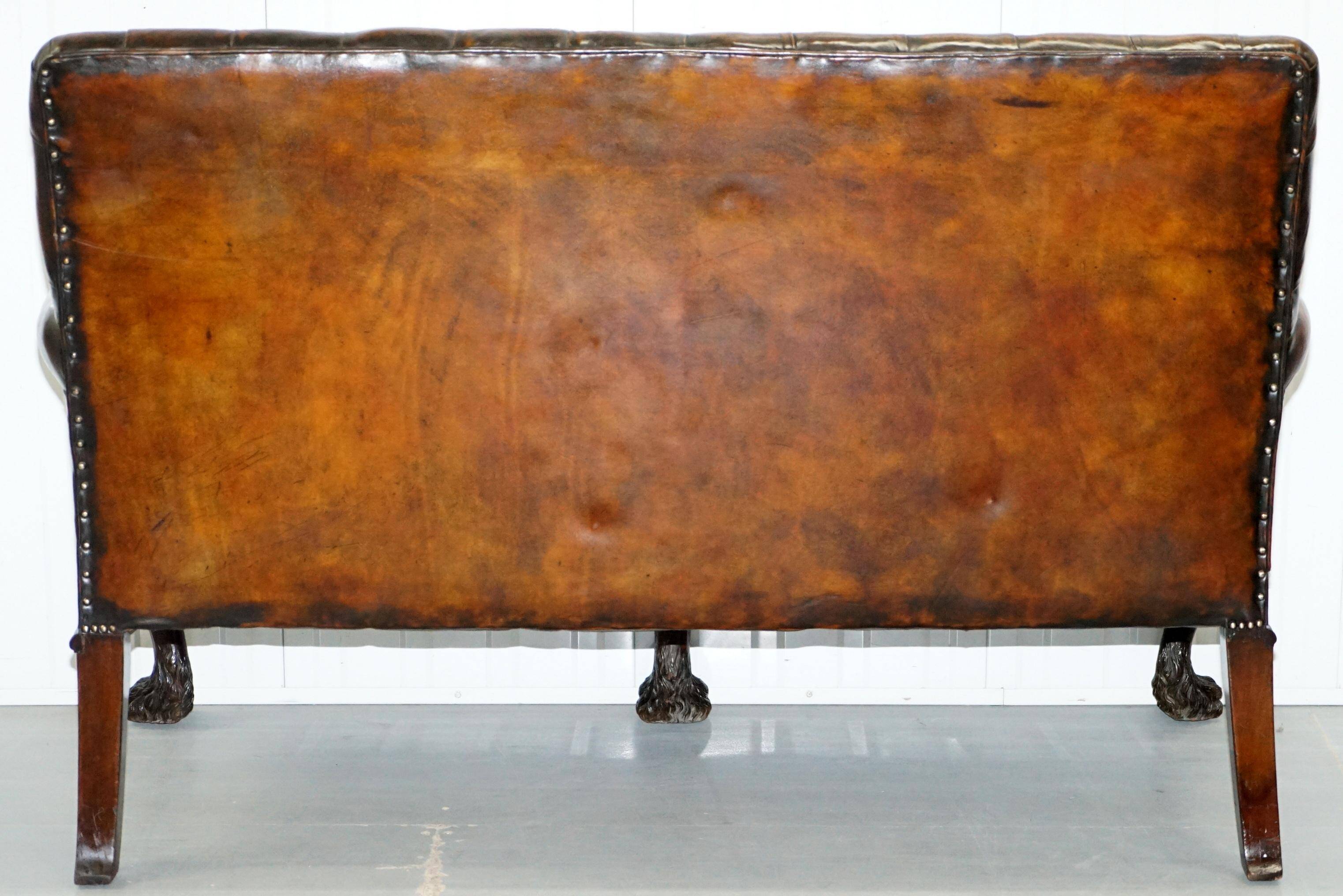 Chesterfield leather canapé in Georgian style with lion paw carved feet.