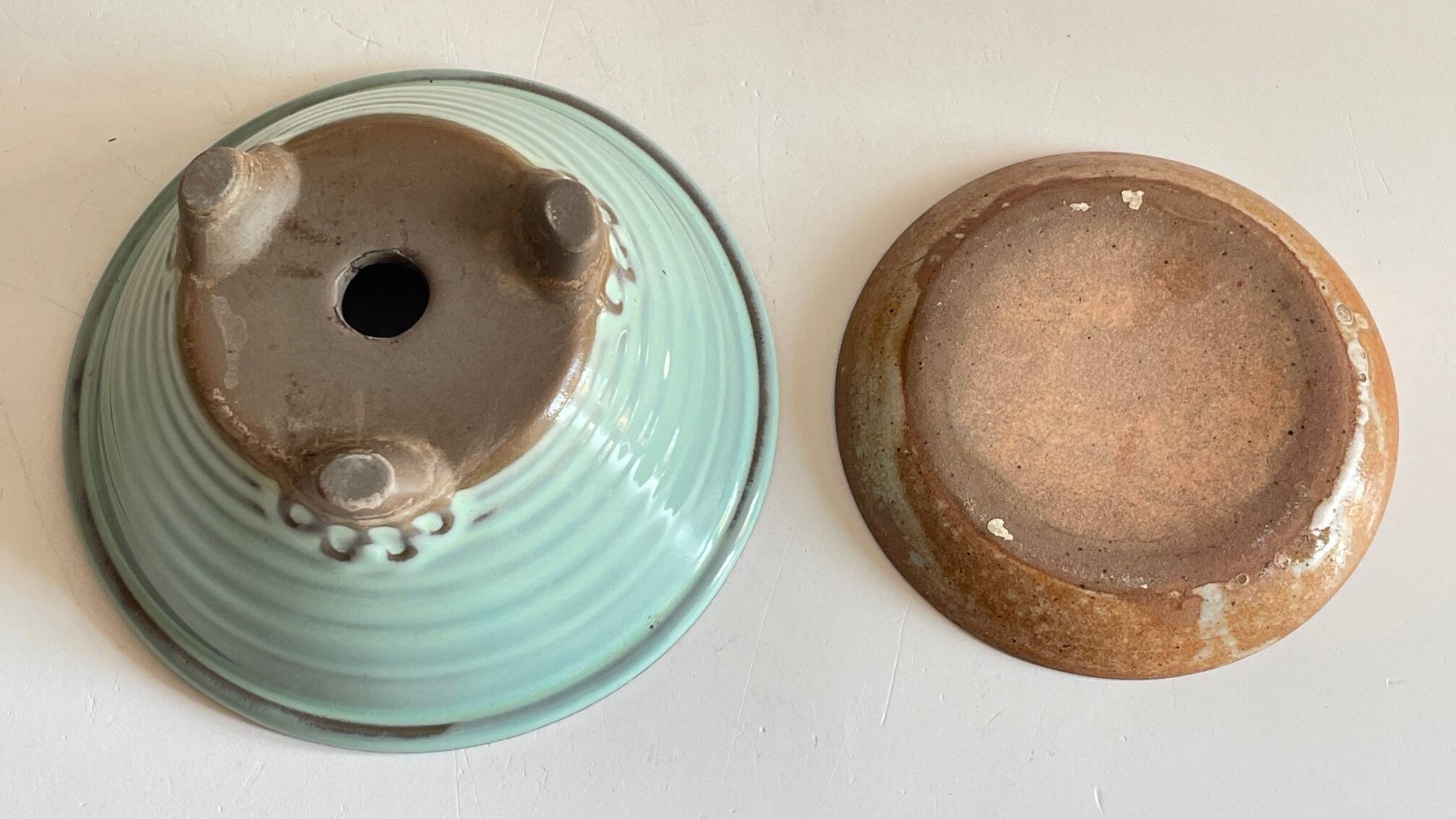 Pot tripode et soucoupe céramique vintage