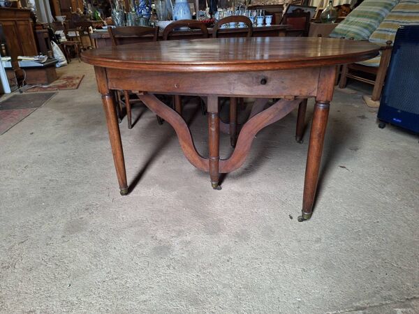 Ancienne table de menuisier en noyer extensible 18 personnes