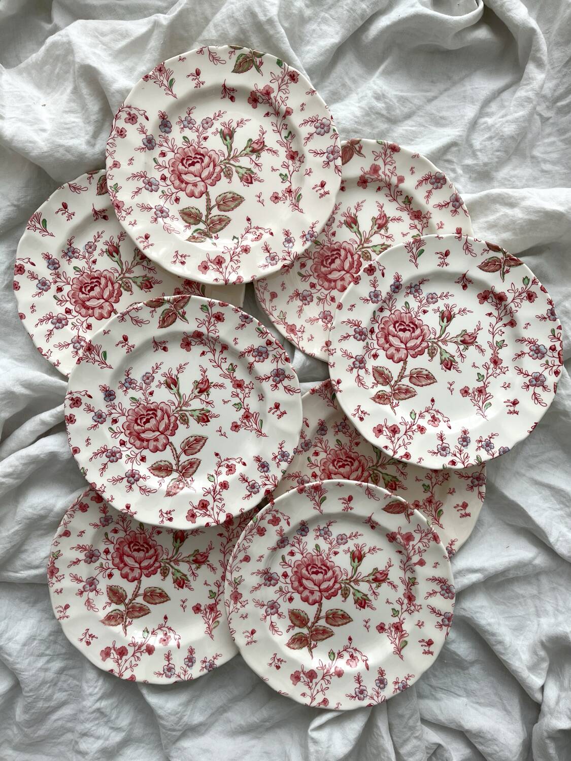 8 Johnson Brothers "Rose Chintz" earthenware dessert plates