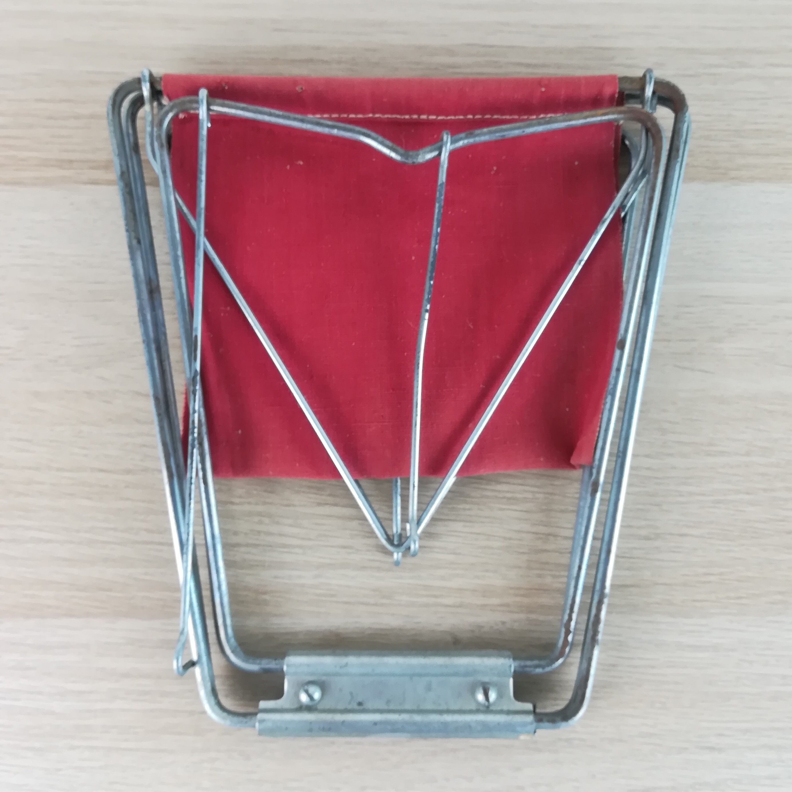 Folding camping seat