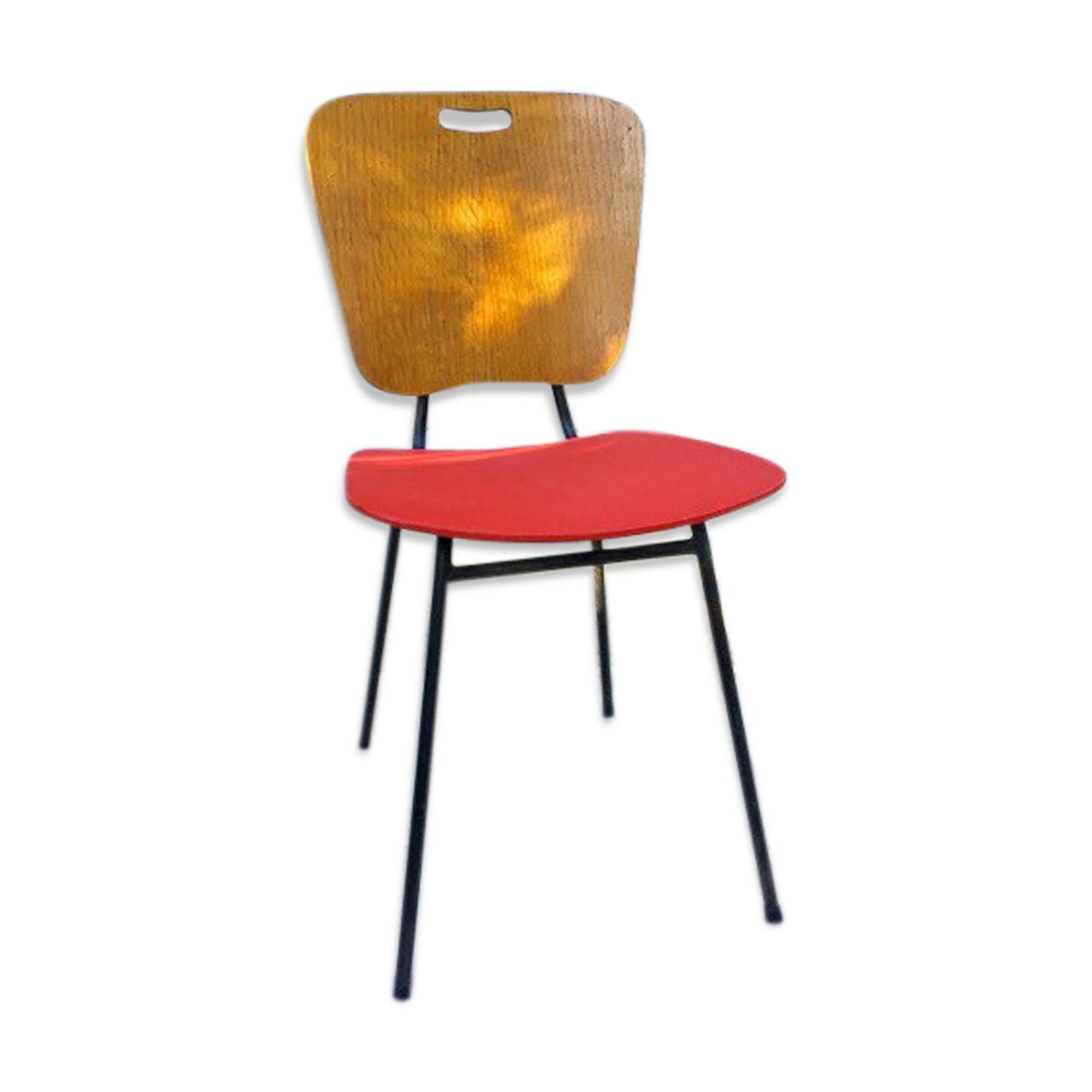 Chaise rouge et bois