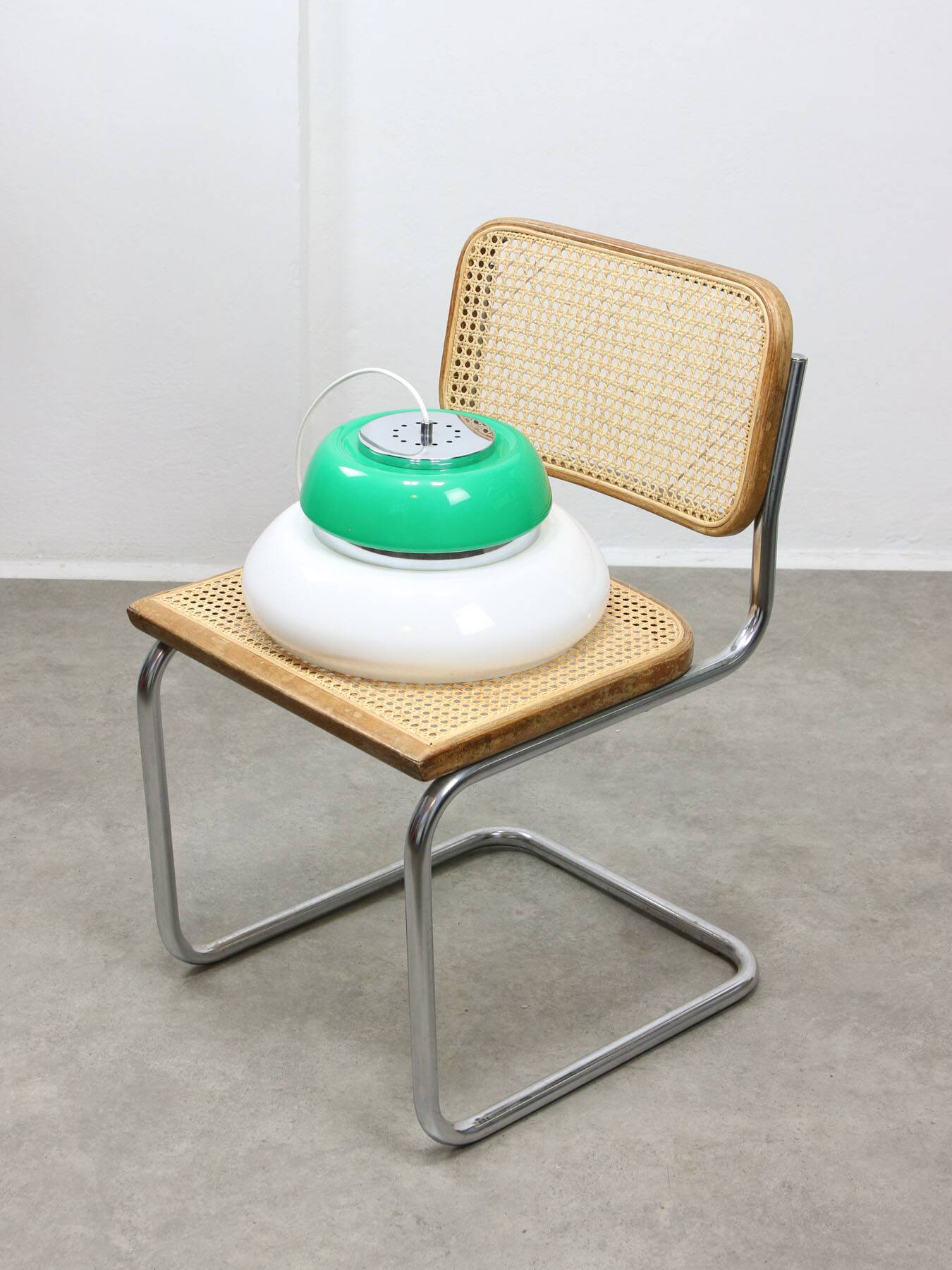 Italian Space Age Lamp in Green in White & Green Plexiglas and Chrome, 70s