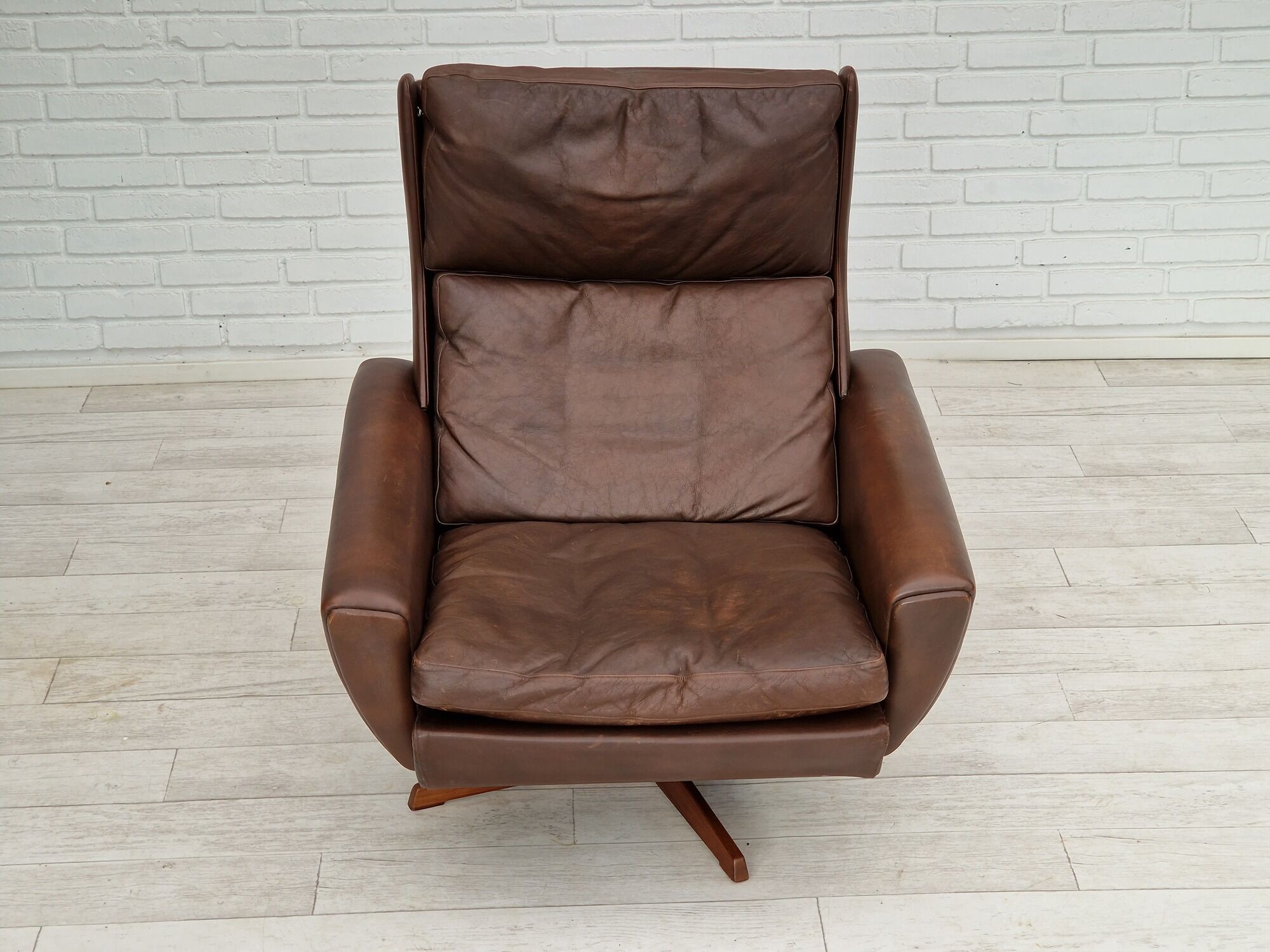 1970s, Danish design by Georg Thams for Vejen Møbelfabrik, swivel wingback relax chair.