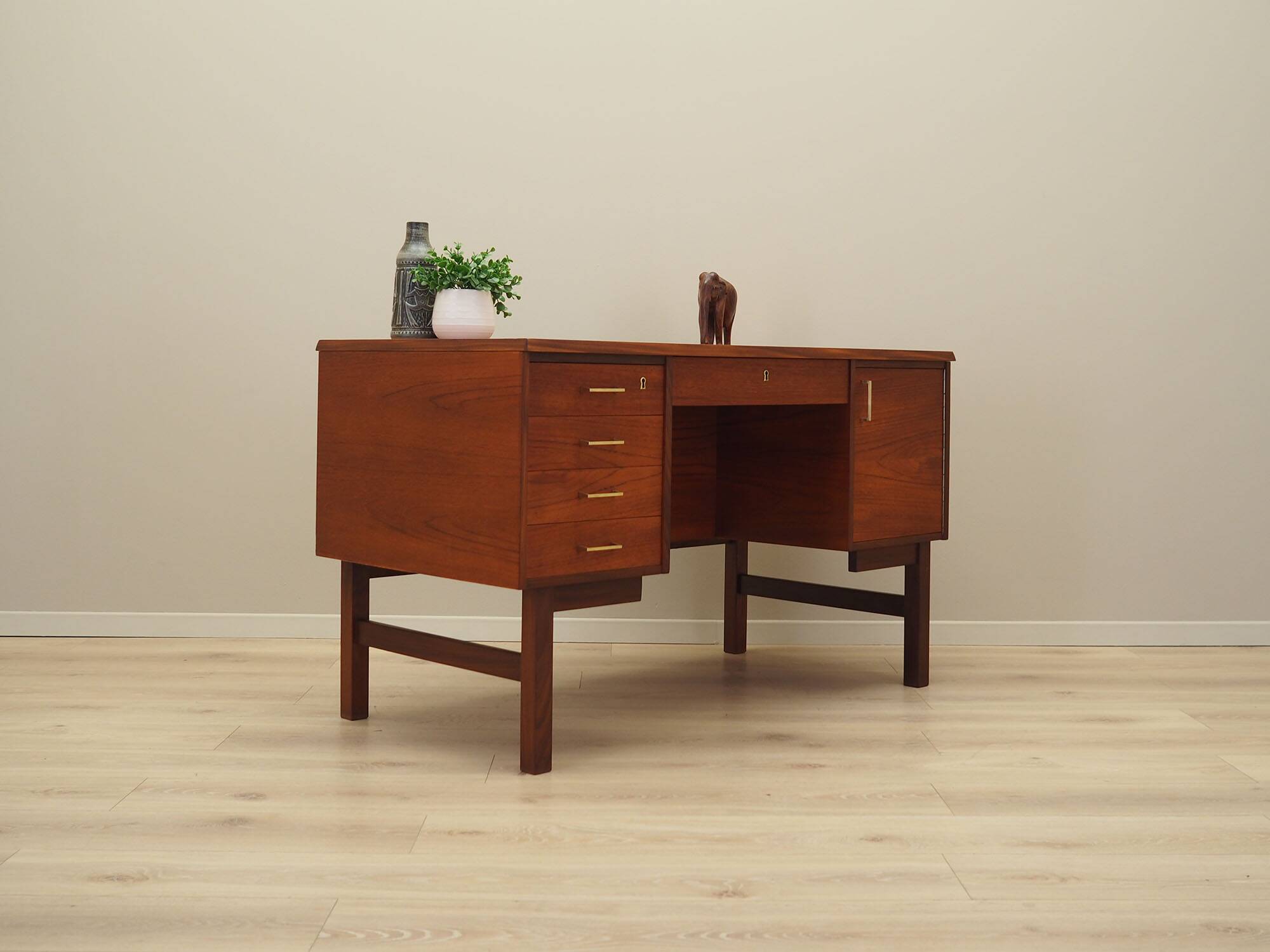 Teak desk, Danish design, 1970s, production: Denmark