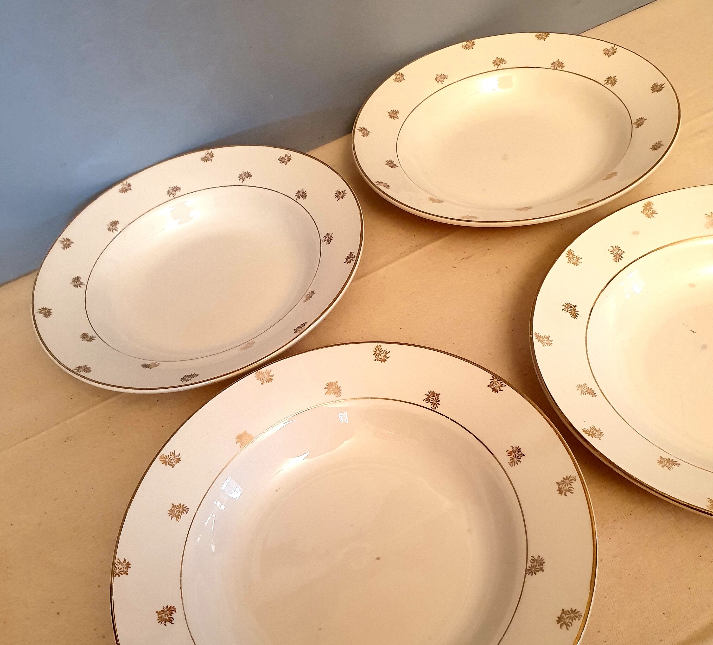 Suite of 4 hollow plates Saarguemines