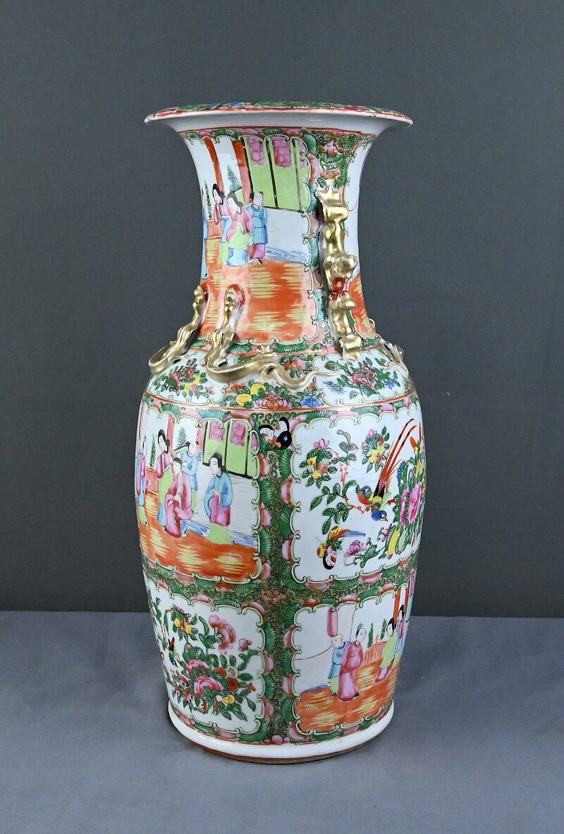 Important Canton porcelain vase, China – late 19th century