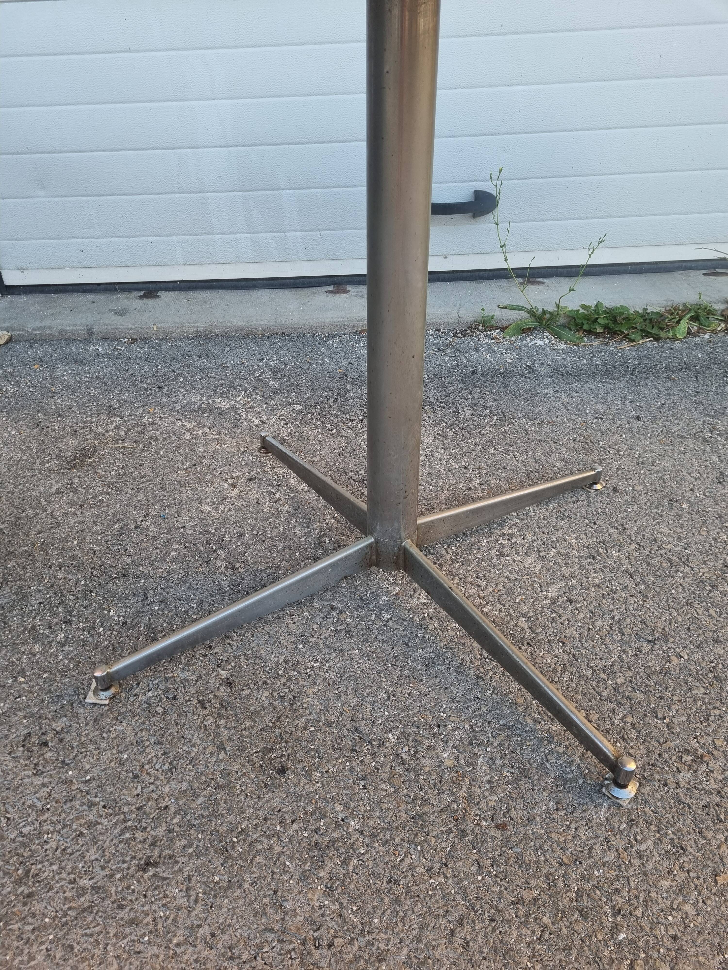 Round table formica yellow 1970