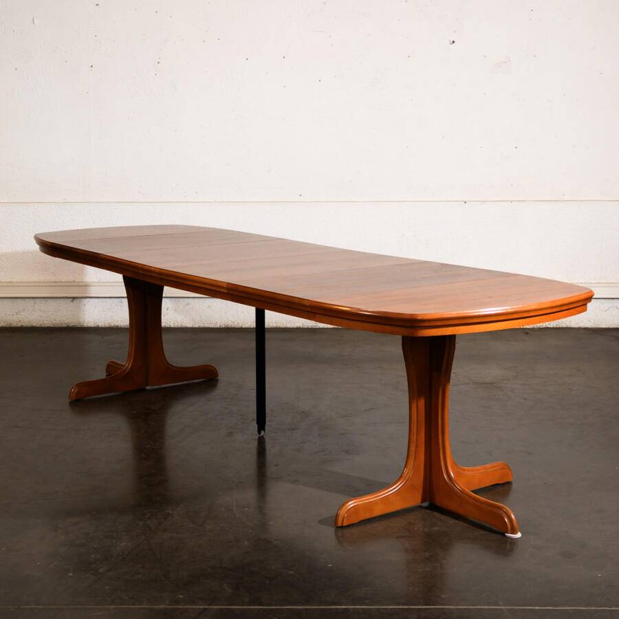 Teak dining table with 4 extensions