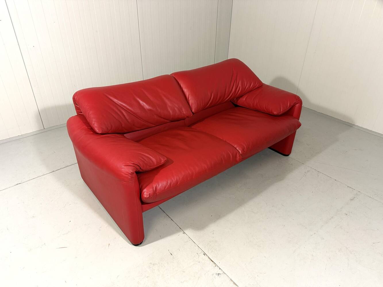 Vico Magistretti red leather Maralunga sofa Cassina