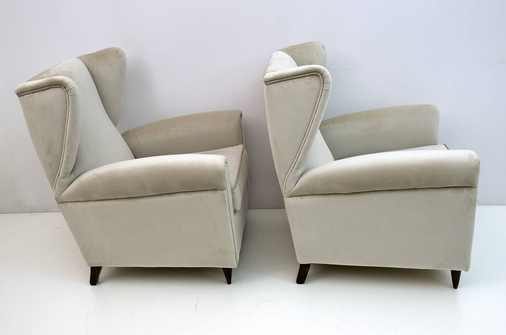 Attributed Gio Ponti Mid-Century Modern Italian Velvet Armchairs, 1950s