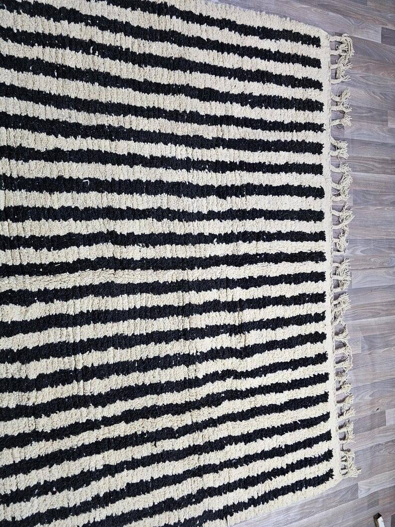 Handmade Moroccan rug 250cm x 300cm