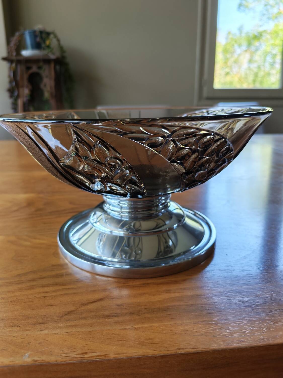 Art Deco bowl in moulded glass and chrome metal
