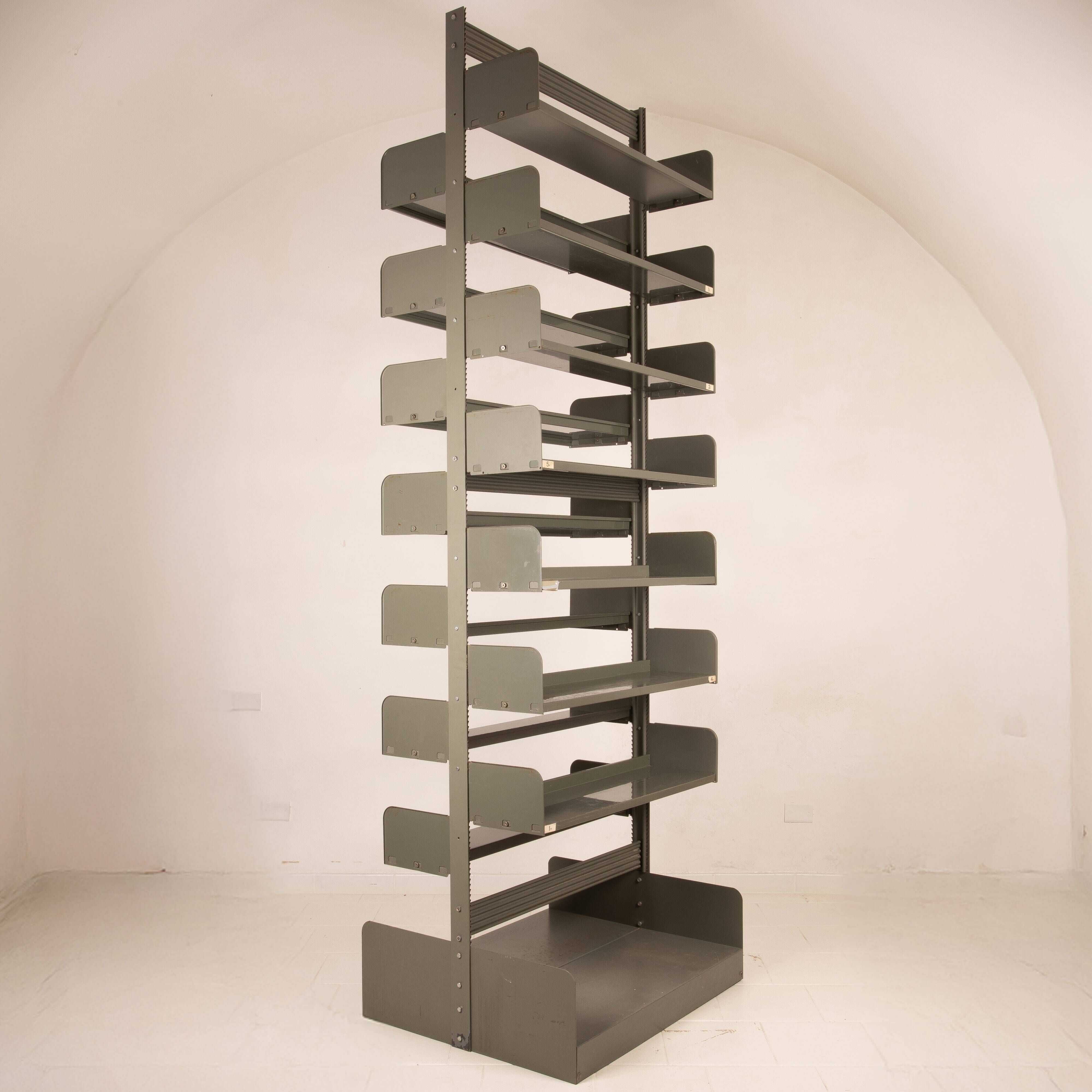 Congresso XL bookcase produced by Lips Vago