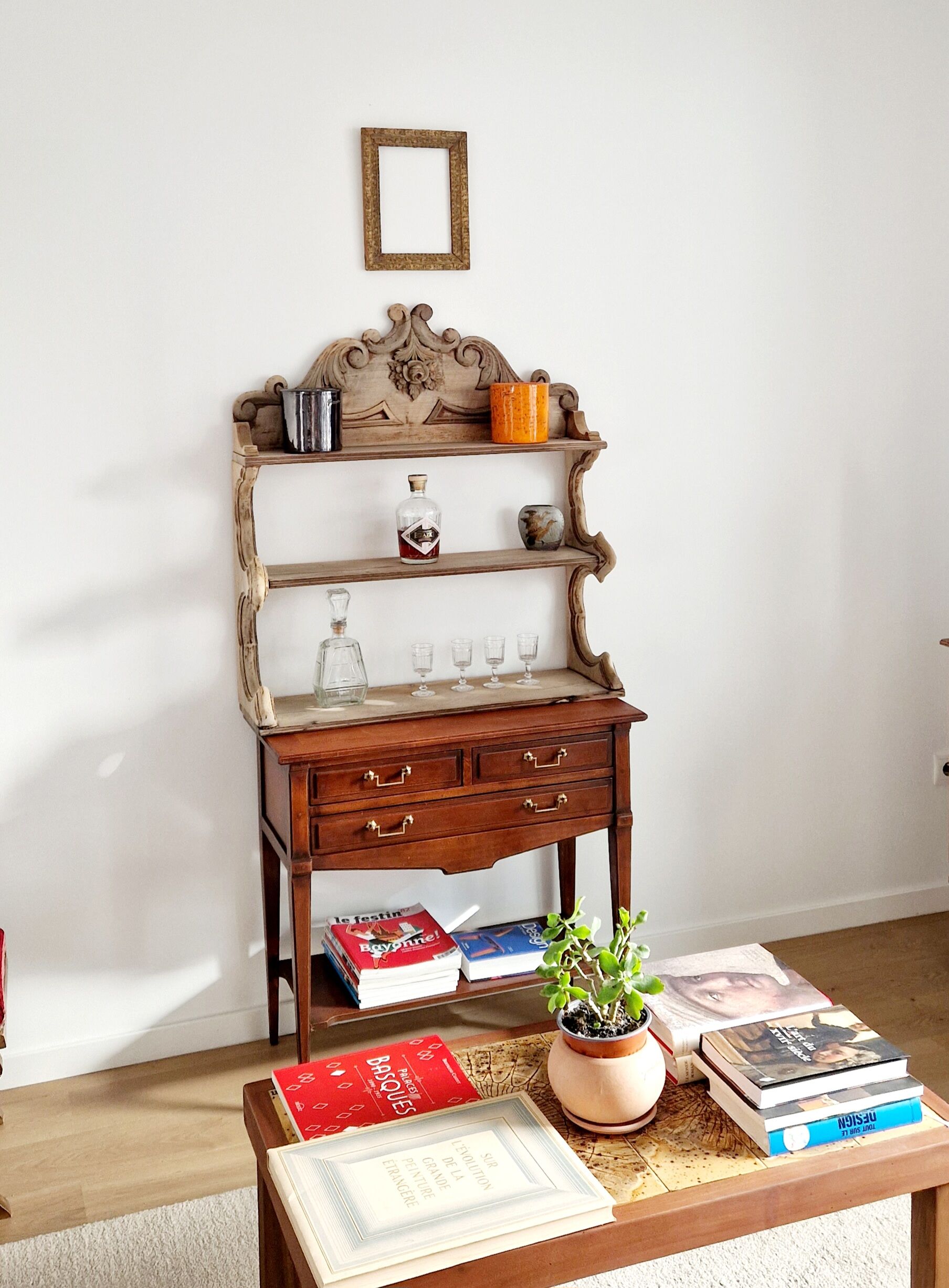 Carved 1900s wall or table shelf