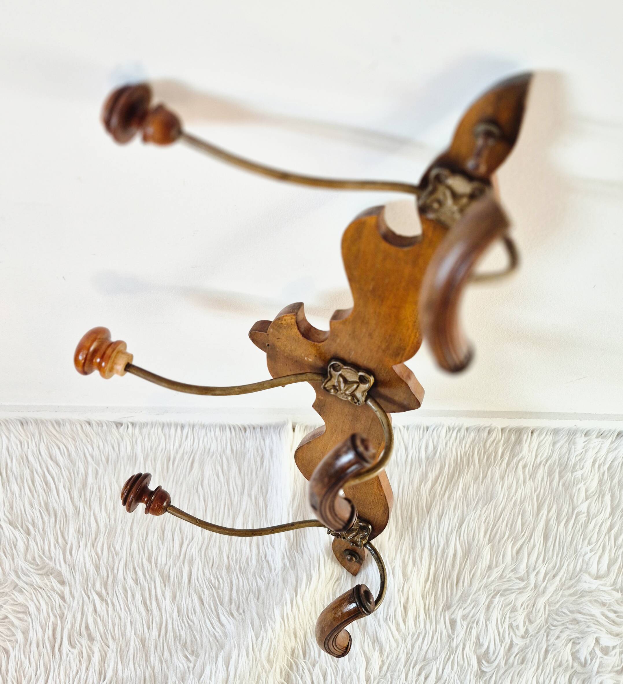 Varnished wooden wall coat rack, 3 hooks.