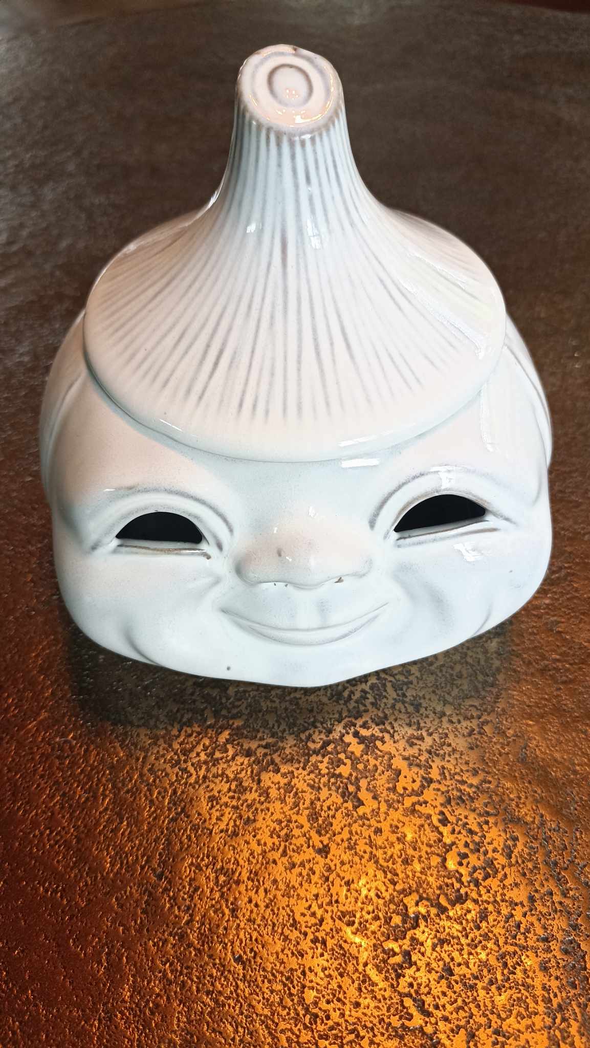 Ceramic onion pot - Anthropomorphic