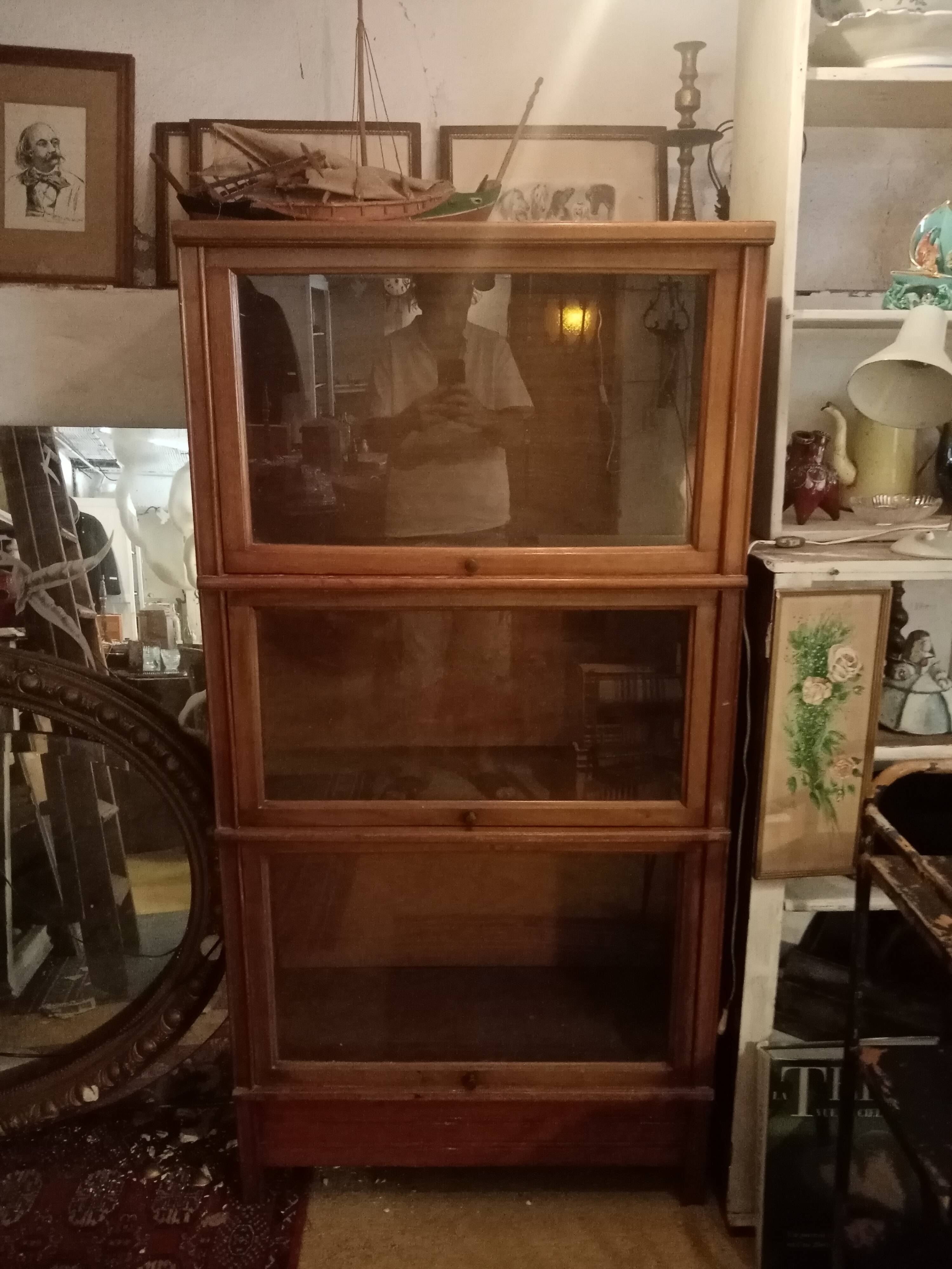 MD 3 glass box bookcase