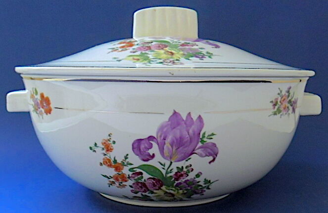 Soupière en semi-porcelaine d'Orchies à décor floral